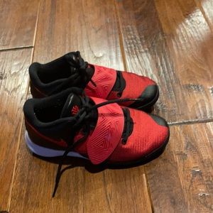 Nike boys basketball shoes size 1.5